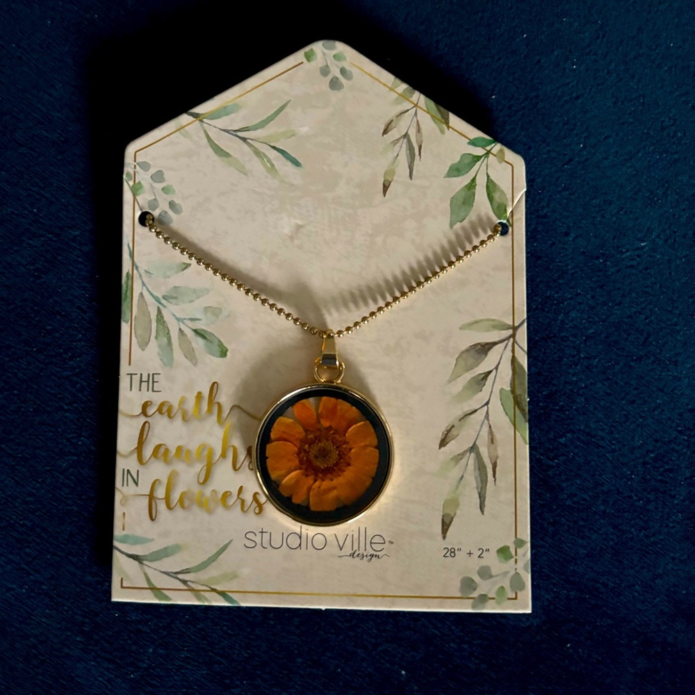 🌹 Studio Ville Gold Tone Pressed Flower 30" Long Pendant Necklace